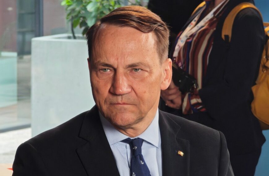 “Pragnę być z nimi na linii frontu”. Sikorski o ważnym sprzymierzeńcu