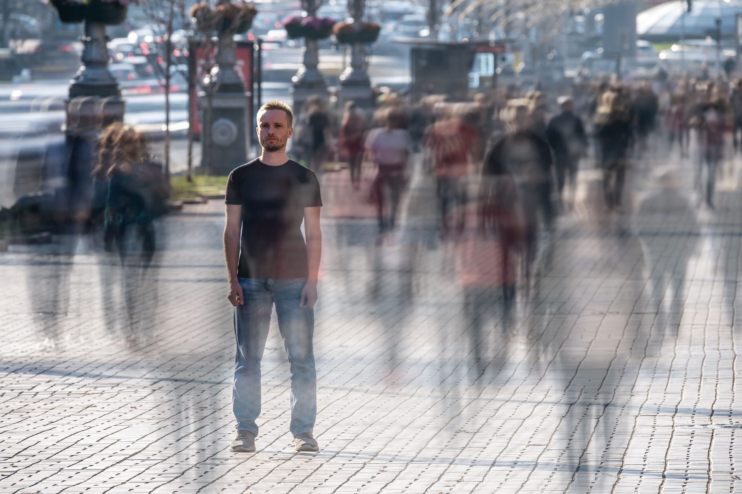 Mężczyźni są bardziej osamotnieni niż kobiety. Panowie są eliminowani z rynku partnerskiego.