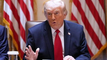 Trump nie kończy rozmów z Iranem. W grze 300 mld dol. i los cieśniny Ormuz