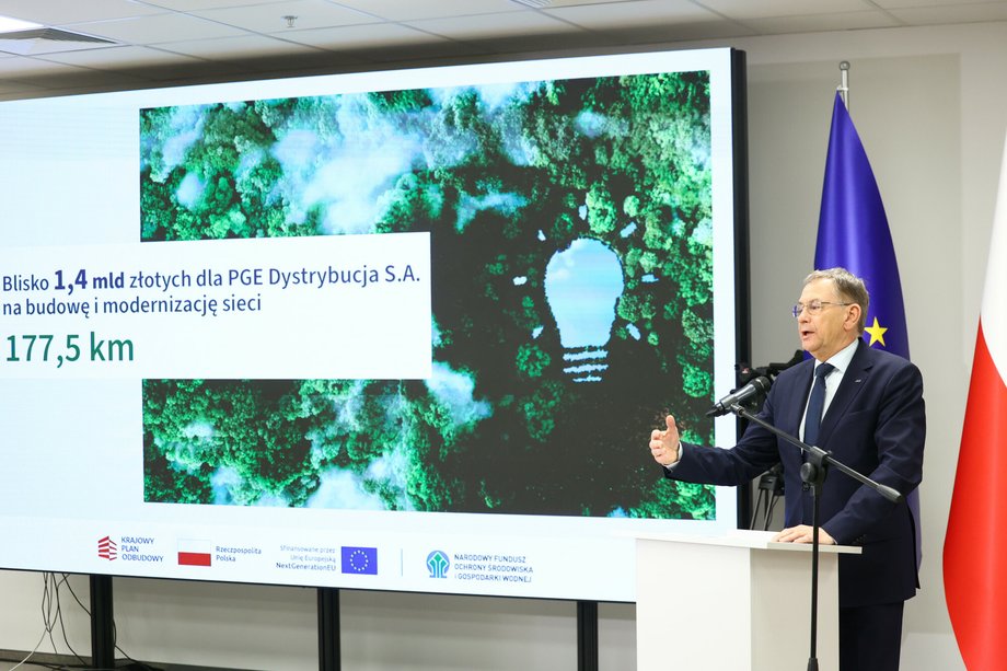 Podpisanie umowy o dotację między PGE Dystrybucja a NFOŚiGW w marcu 2026 r.. Na zdjęciu prezes PGE S.A. Dariusz Lubera