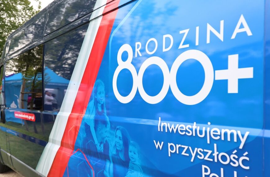 Nowa edycja 800 plus od czerwca. Niektórzy rodzice stracą połowę zasiłku