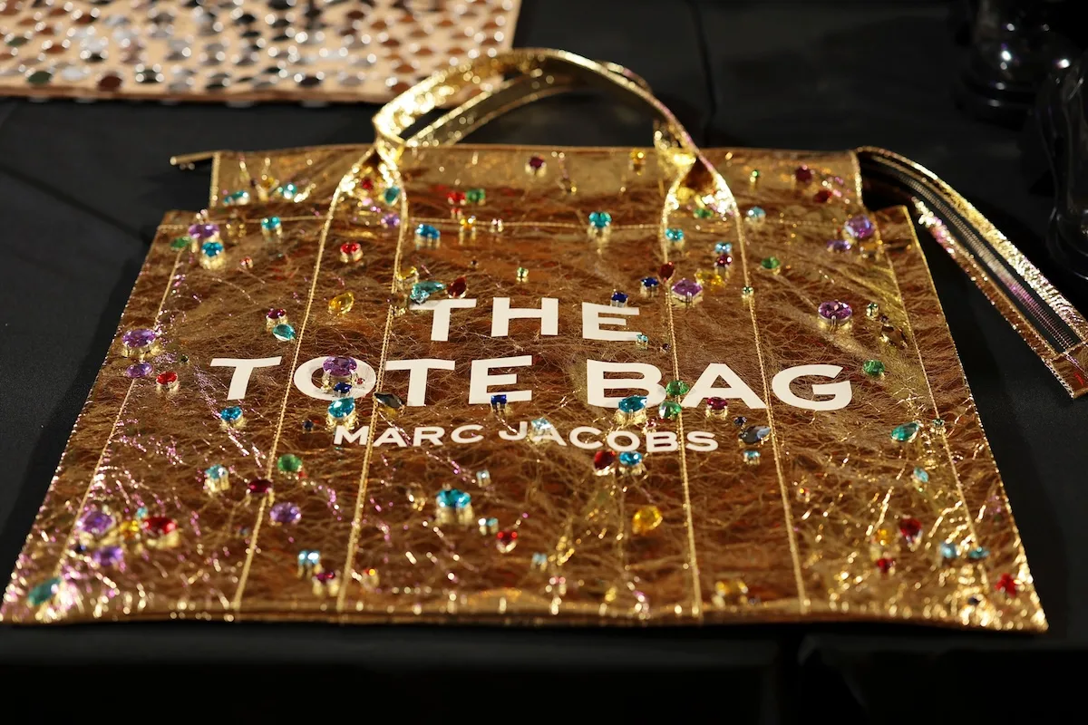 Złota torebka The Tote Bag Marc Jacobs