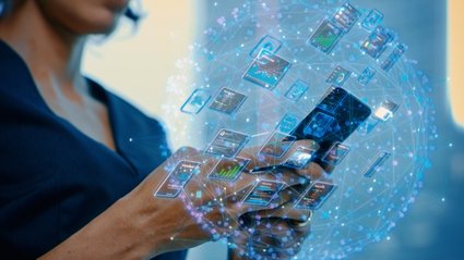 AI, cyfrowe bliźniaki sieci i światłowody wykrywające zagrożenia. Tak innowacje zmieniają telekomy