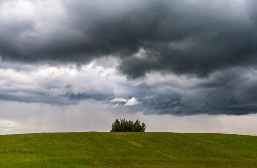 Poniedziałkowa aura. Ostrzeżenie meteorologiczne IMGW: możliwe nawałnice.