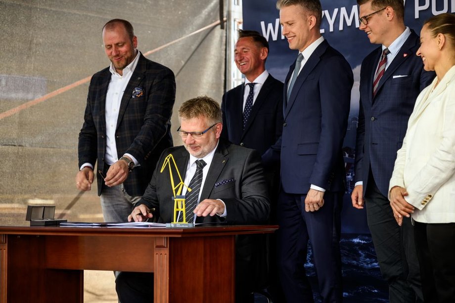 Podpisanie umowy w sprawie wykonania części okrętu w Szczecinie