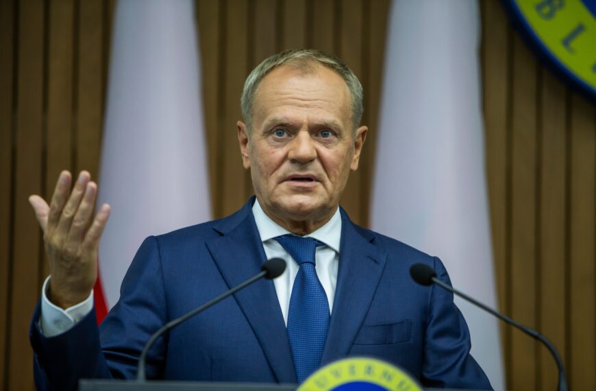 Prognozowana płaca minimalna w 2027: 4860,47 zł.
