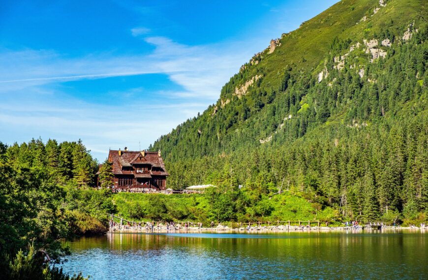 Gawryliw, twórca internetowy, kwestionuje karę za wjazd autem nad Morskie Oko.