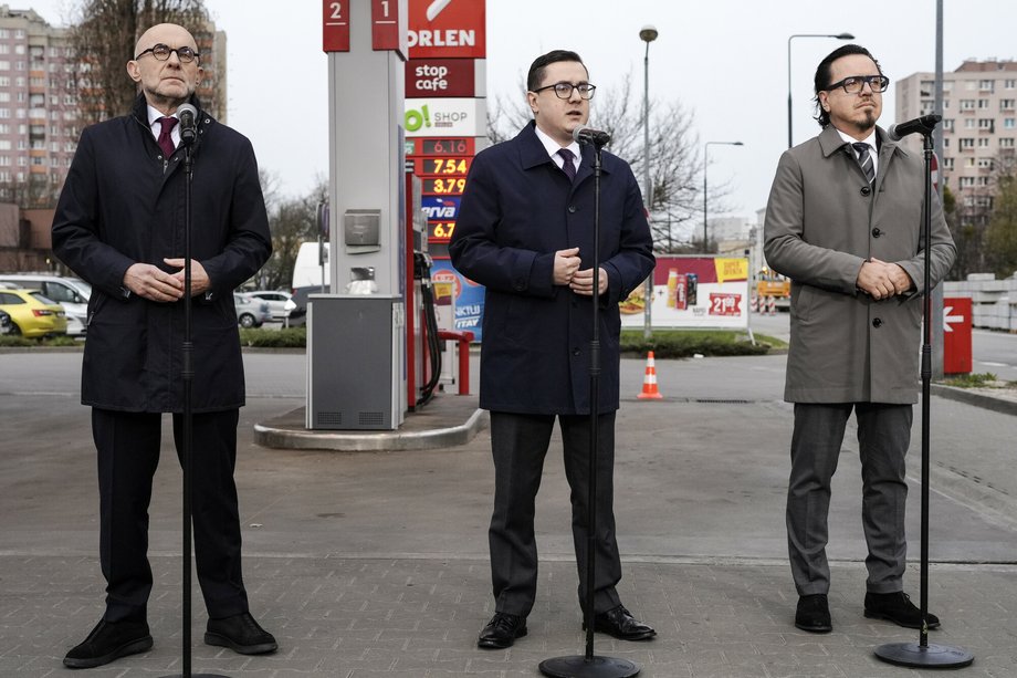 Od lewej: prezes Orlenu Ireneusz Fąfara, minister energii Miłosz Motyka i minister aktywów państwowych Wojciech Balczun