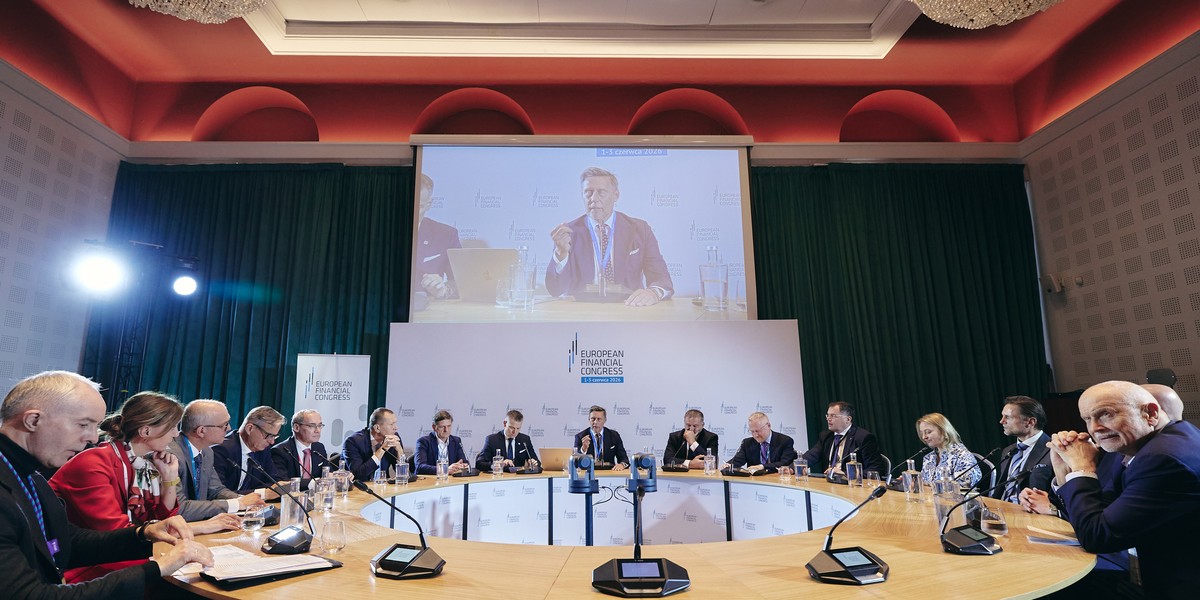 Polski sektor finansowy mierzy się z ryzykiem regulacyjnym. Eksperci ostrzegają przed skutkami