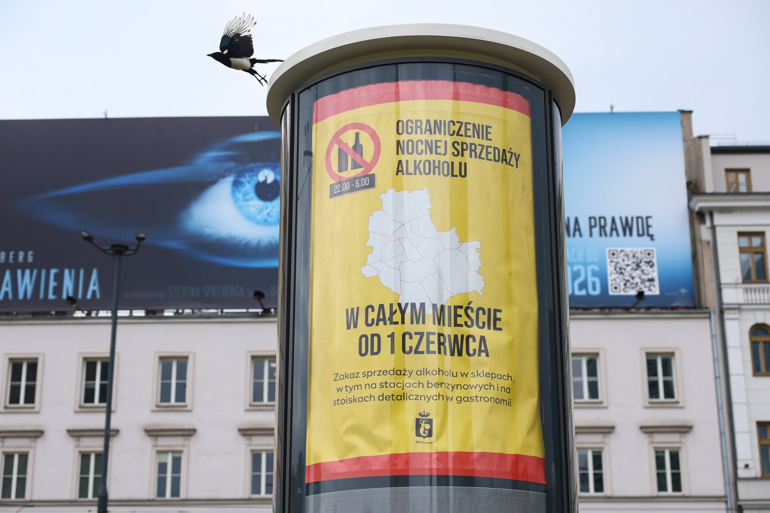 Większość Polaków popiera wprowadzenie ogólnokrajowego zakazu sprzedaży alkoholu w godzinach nocnych – wskazuje sondaż IBRiS przeprowadzony na zlecenie “Rzeczpospolitej”.