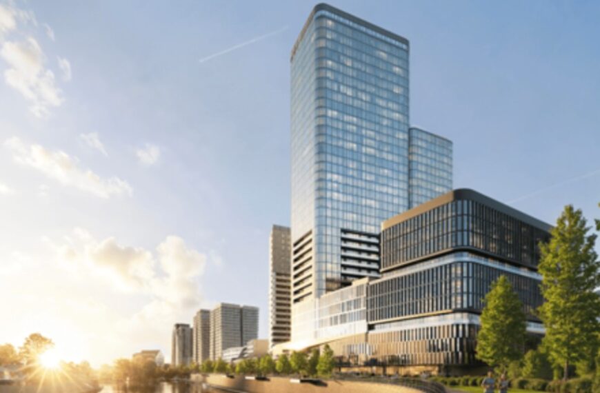 Quorum Tower osiągnęła maksymalną wysokość 137 metrów.