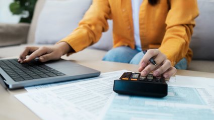 Sprytna księgowa zdemaskowana po 16 latach. Mówiła, że chciała pomóc rodzinie