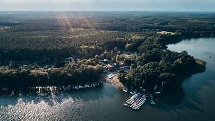 Dziesięć sezonów nad Bełdanami. Jak powstał największy ośrodek żeglarski południowych Mazur