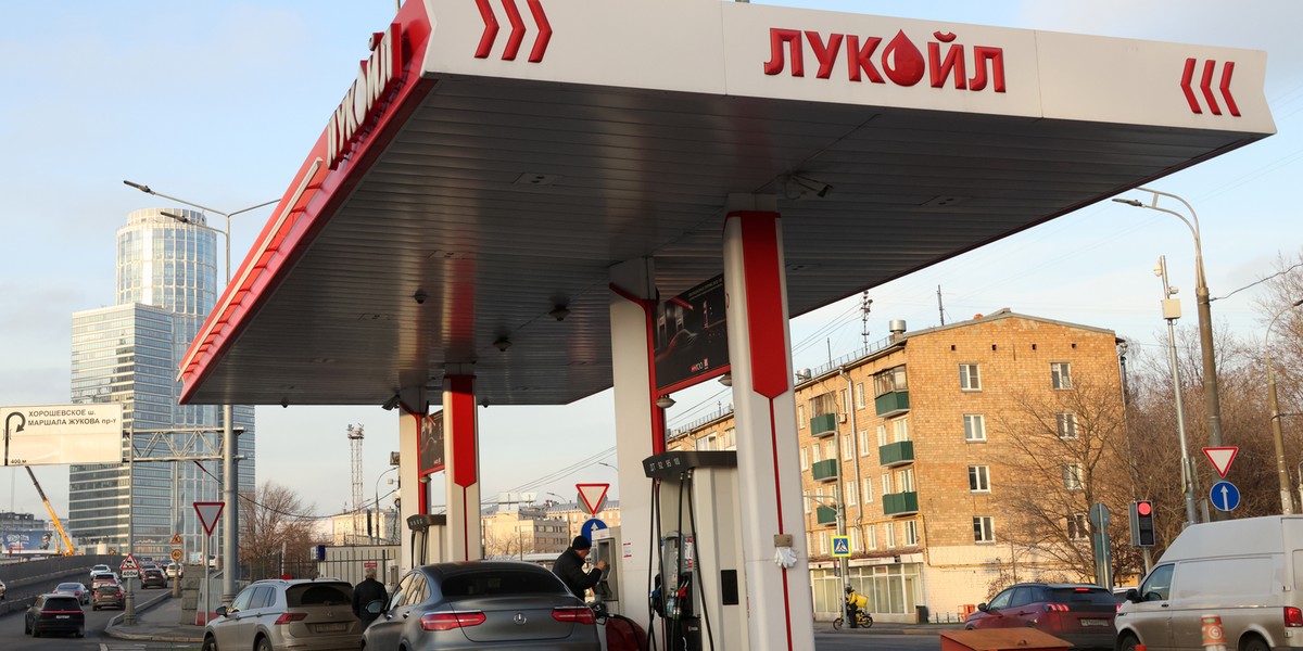 Stacja paliw na Moskwie (zdjęcie podglądowe)