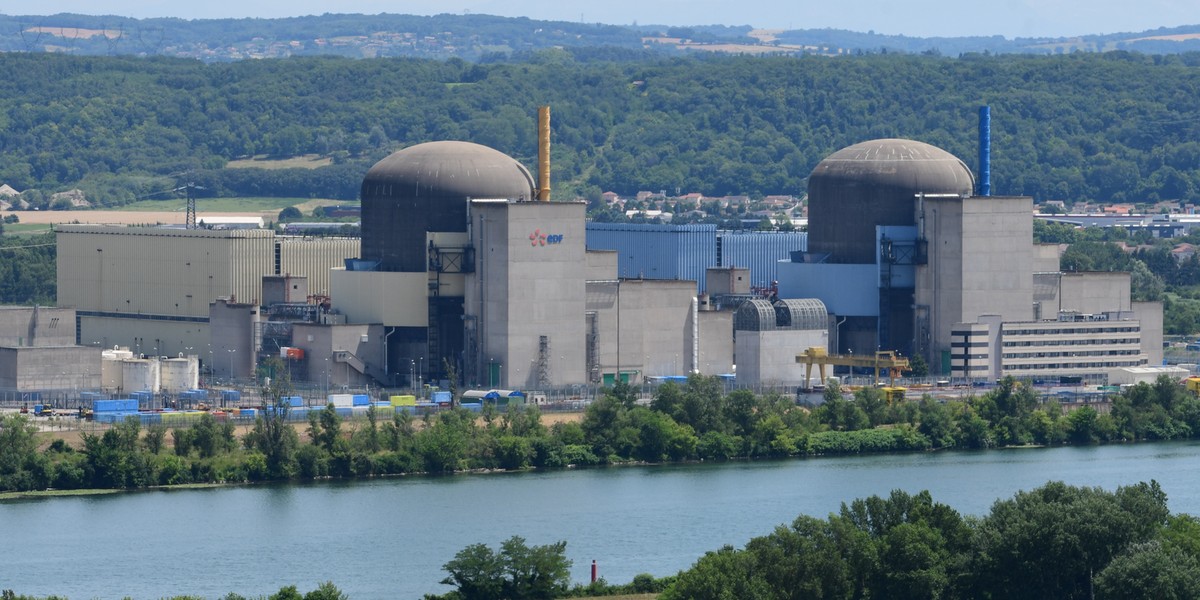 Elektrownia jądrowa Saint Alban w Isere we Francji, 21 czerwca 2026 r. EDF rozważa ograniczenie produkcji energii w elektrowni, aby zapobiec przegrzaniu rzeki Rodan z powodu fali upałów i czerwonego alarmu