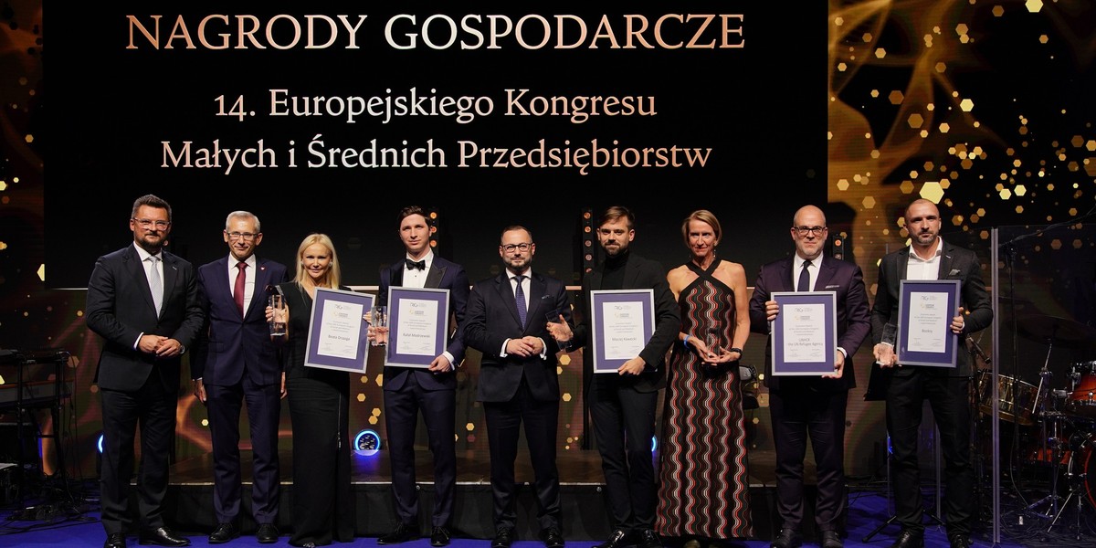 Od lewej: Marcin Krupa, Krzysztof Kwiatkowski, Beata Drzazga, Rafał Modrzewski, Tomasz Zjawiony, Maciej Kawecki, Astrid Castelein, Kevin J. Allen, Konrad Howard